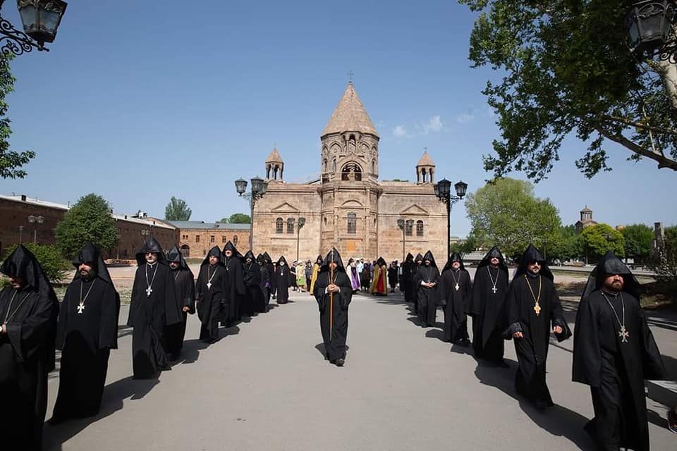 Տոնախմբվեց Սուրբ Հռիփսիմյանց կույսերի հիշատակը (նկարներ) 15 Hripsimyanc kuyser 4