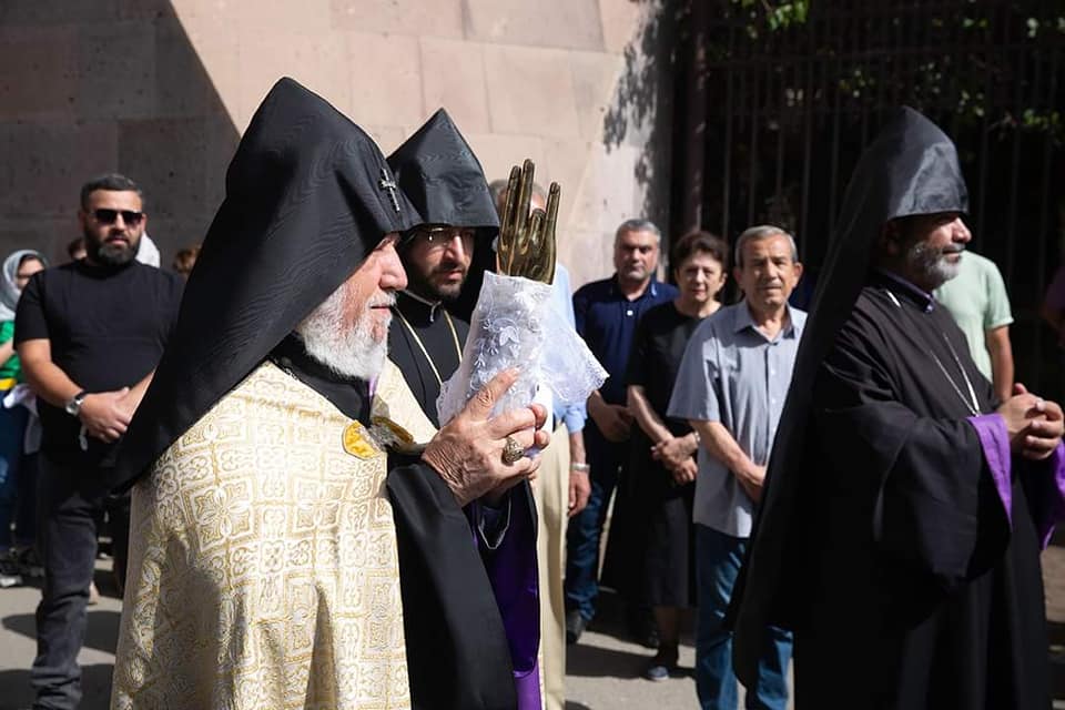 Տոնախմբվեց Սուրբ Հռիփսիմյանց կույսերի հիշատակը (նկարներ) 18 Hripsimyanc kuyser 7