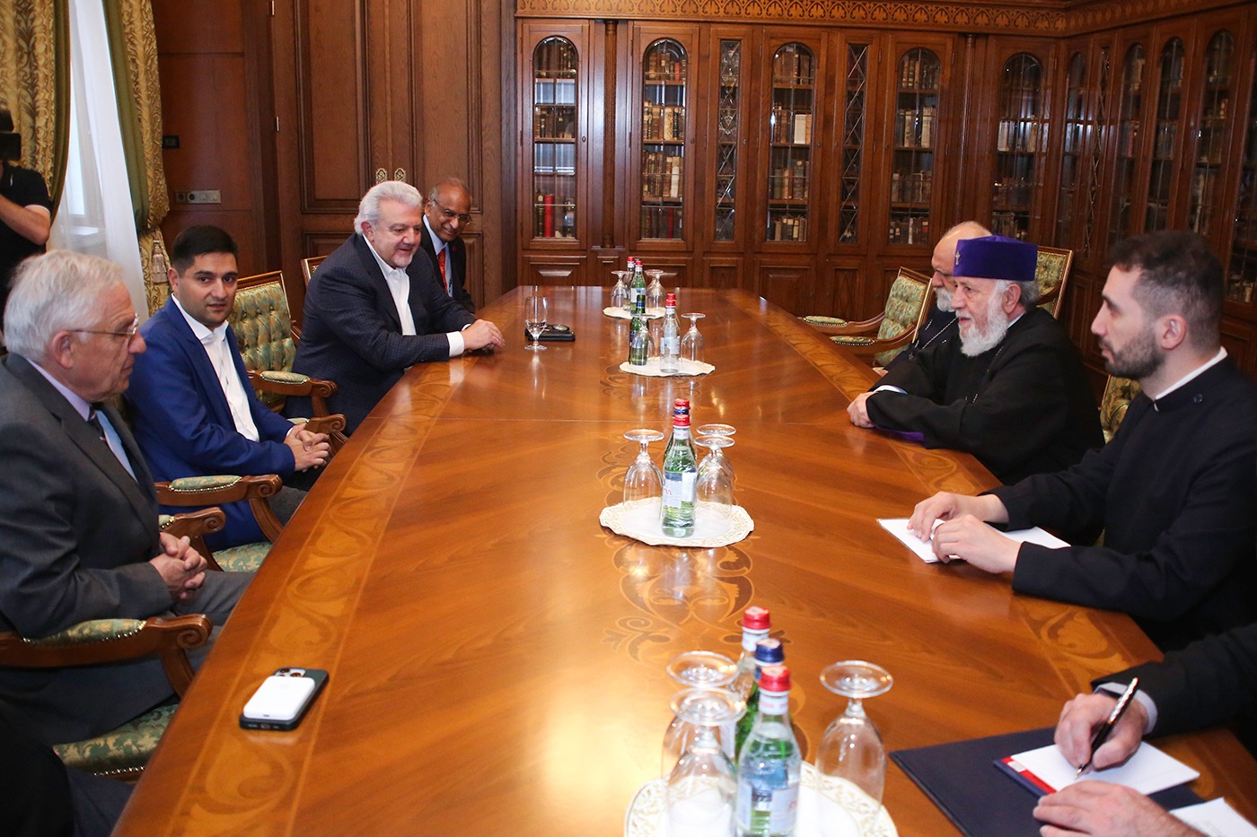 Ամենայն Հայոց Կաթողիկոսն ընդունեց Կալիֆորնիայի համալսարանի պատվիրակությանը 12 Kalifornayi hamlsaran 1