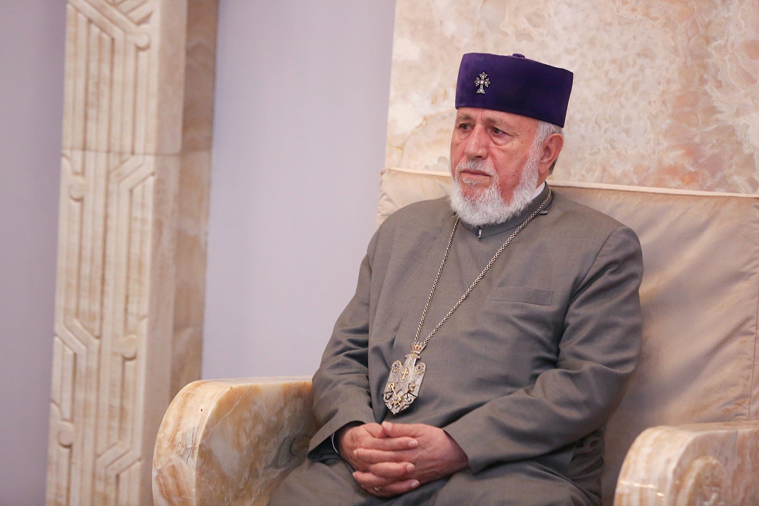 Ամենայն Հայոց Կաթողիկոսն ընդունեց զոհված զինծառայողների ընտանիքների անդամներին (նկարներ) 14 Zohvats zintsarayoghner 3