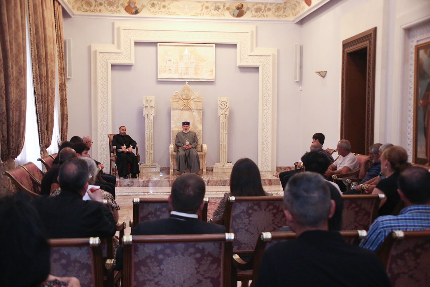 Ամենայն Հայոց Կաթողիկոսն ընդունեց զոհված զինծառայողների ընտանիքների անդամներին (նկարներ) 15 Zohvats zintsarayoghner 4