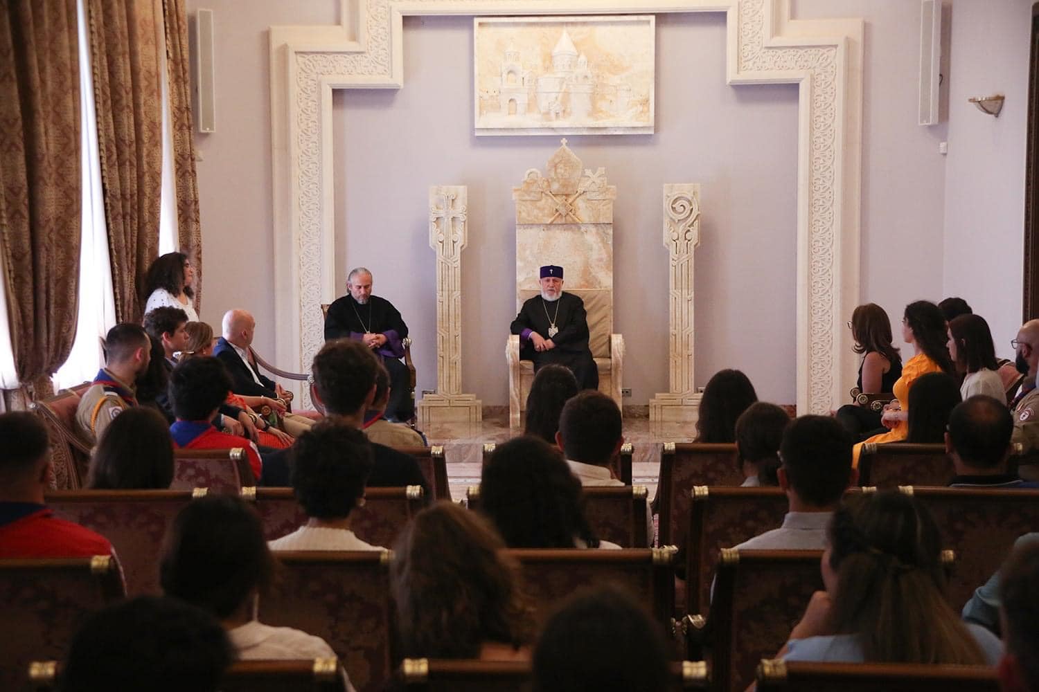 Ամենայն Հայոց Կաթողիկոսն ընդունեց ՀԲԸՄ-ի տարբեր ծրագրերի սփյուռքահայ երիտասարդներին (նկարներ) 12 HBYM 09.01