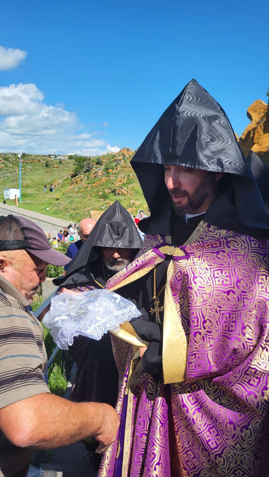 Խաչափայտի մասունքը Ս. Էջմիածնից բերվեց Հայրավանք՝ ուխտի պատարագի 24 Hayravanqi ughti 15