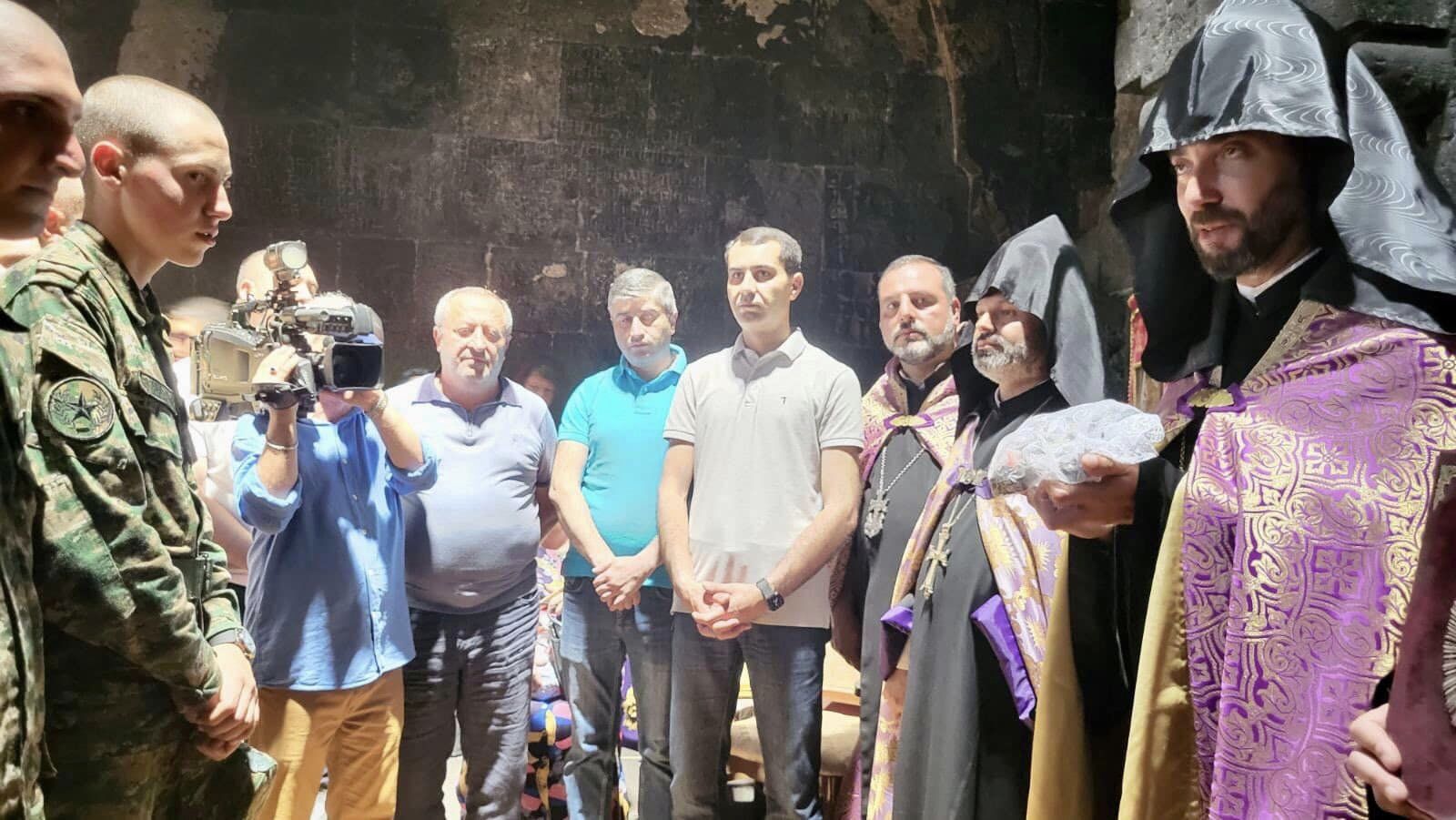 Խաչափայտի մասունքը Ս. Էջմիածնից բերվեց Հայրավանք՝ ուխտի պատարագի 26 Hayravanqi ughti 17
