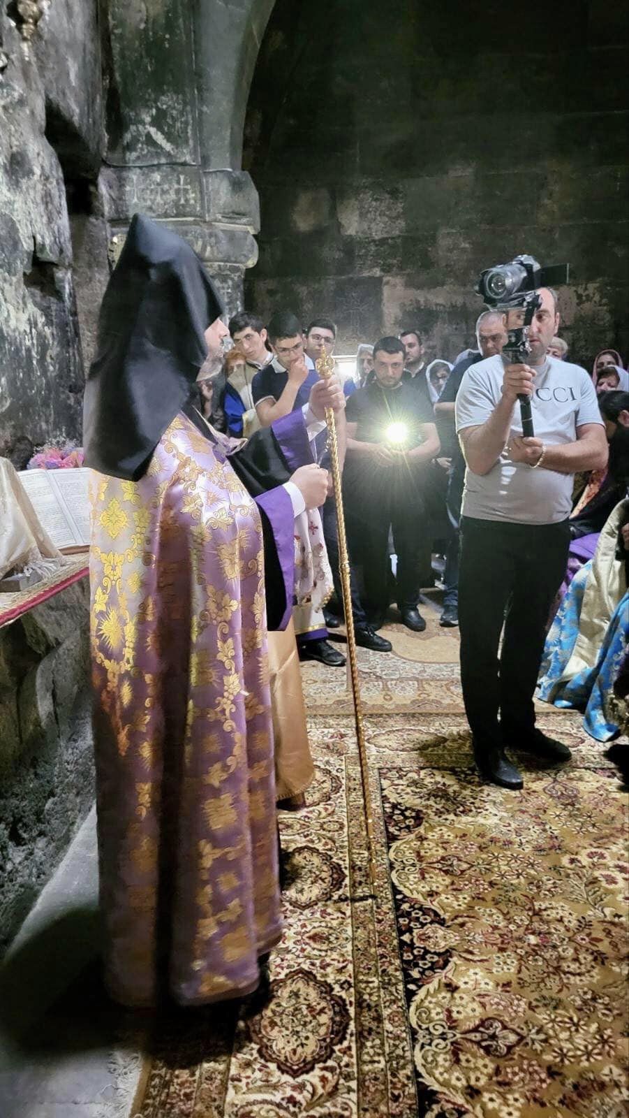 Խաչափայտի մասունքը Ս. Էջմիածնից բերվեց Հայրավանք՝ ուխտի պատարագի 27 Hayravanqi ughti 18