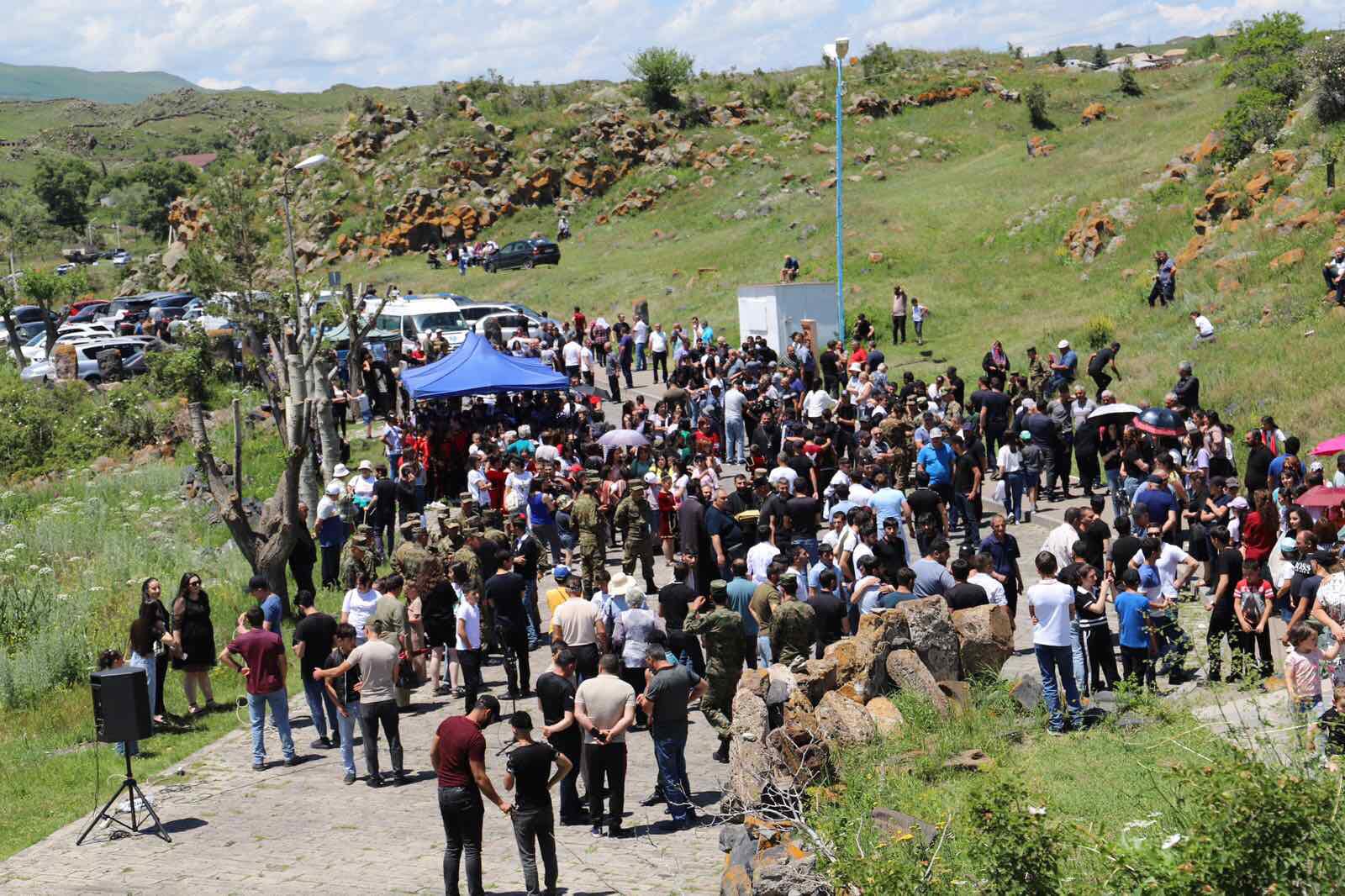 Խաչափայտի մասունքը Ս. Էջմիածնից բերվեց Հայրավանք՝ ուխտի պատարագի 15 Hayravanqi ughti 4