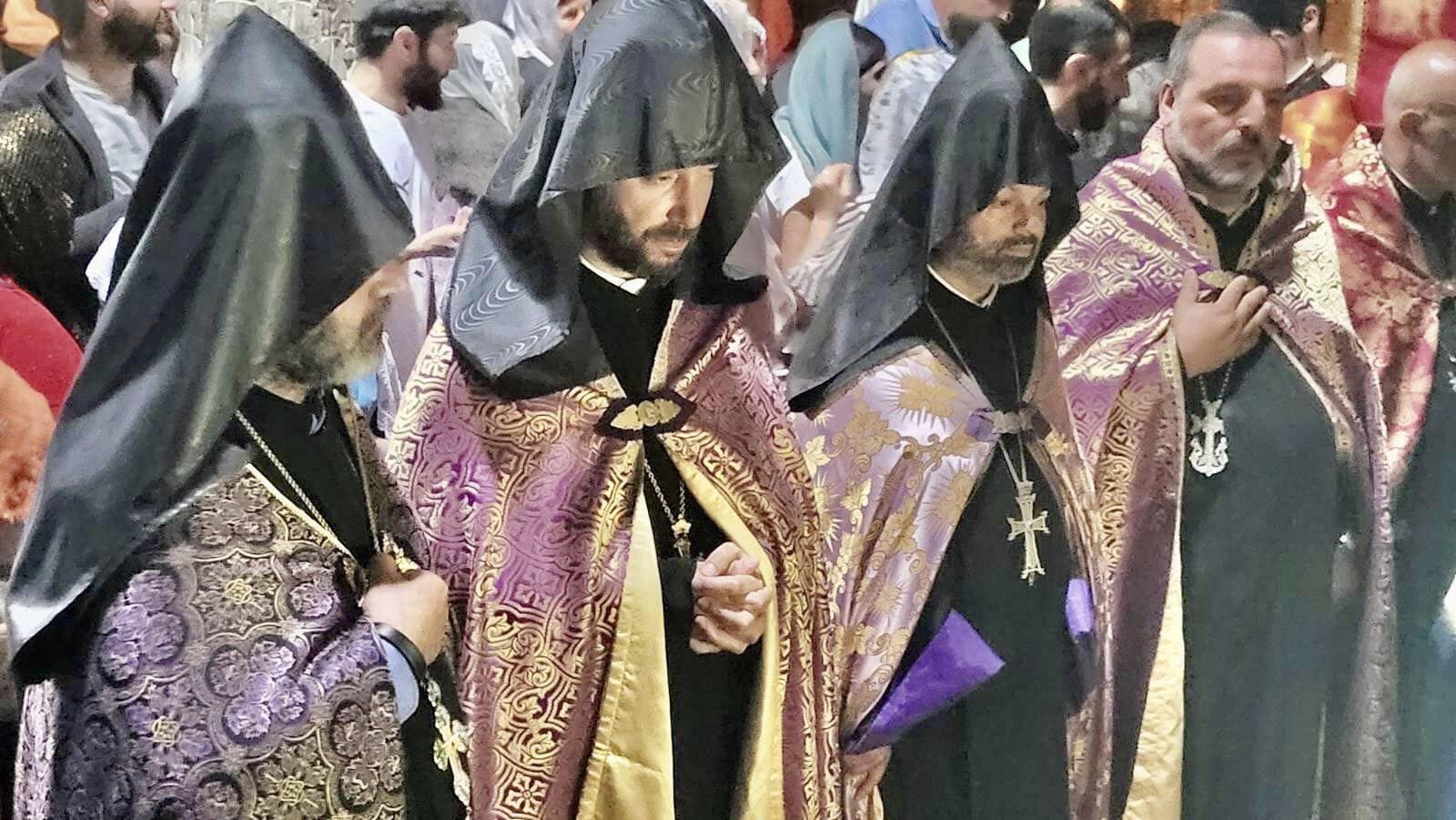 Խաչափայտի մասունքը Ս. Էջմիածնից բերվեց Հայրավանք՝ ուխտի պատարագի 20 Hayravanqi ughti 9