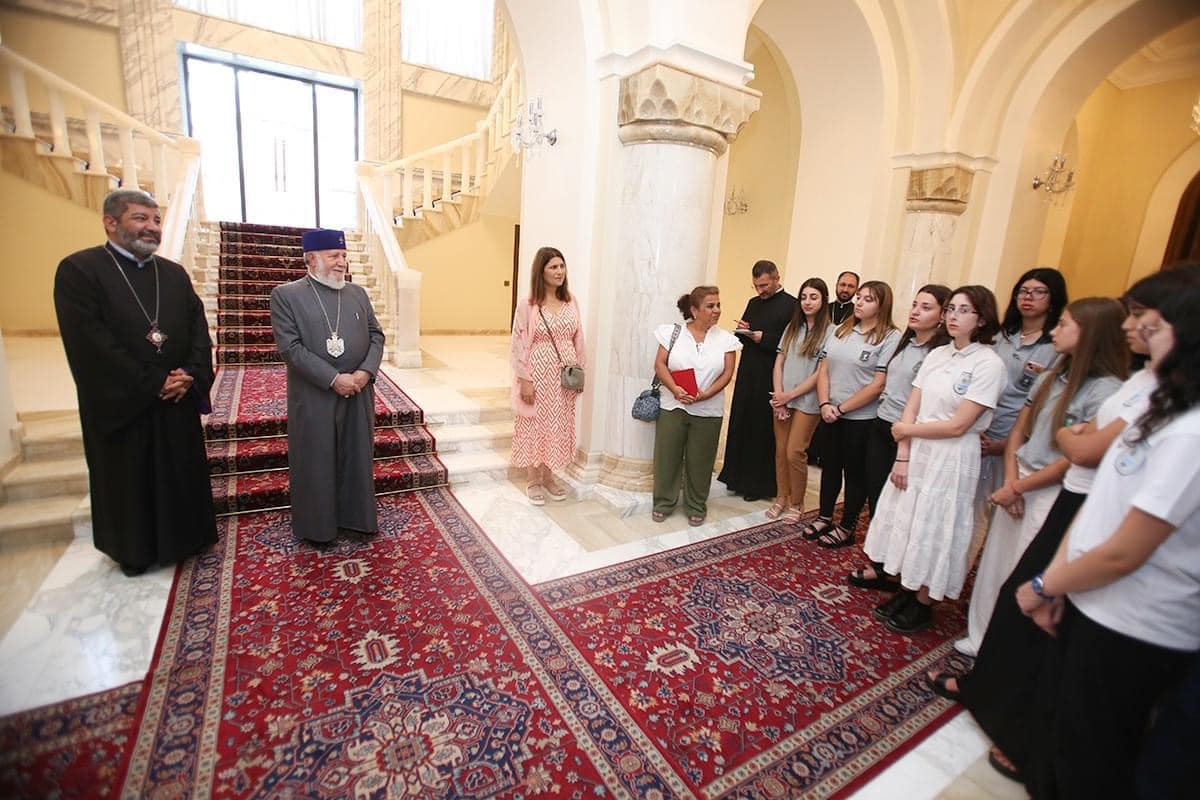Ամենայն Հայոց Կաթողիկոսն ընդունեց Արգենտինահայ դպրոցականներին (նկարներ) 12 Argentinahay dprocakanner 1