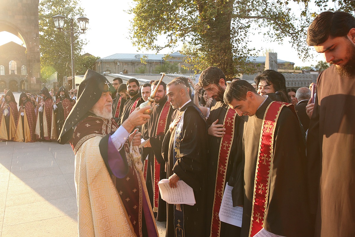 Խաչվերացի թափորը Մայր Աթոռում (նկարներ) 24 xachverac 13