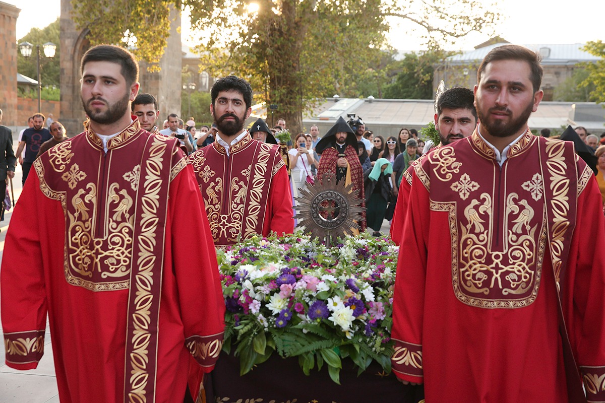 Խաչվերացի թափորը Մայր Աթոռում (նկարներ) 26 xachverac 15