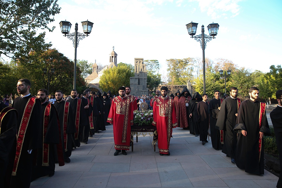 Խաչվերացի թափորը Մայր Աթոռում (նկարներ) 18 xachverac 7