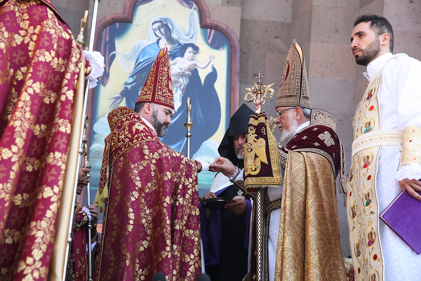 Եպիսկոպոսական ձեռնադրություն և օծում Մայր Աթոռ Սուրբ Էջմիածնում (նկարներ) 32 EPS dzernadrutyun 23