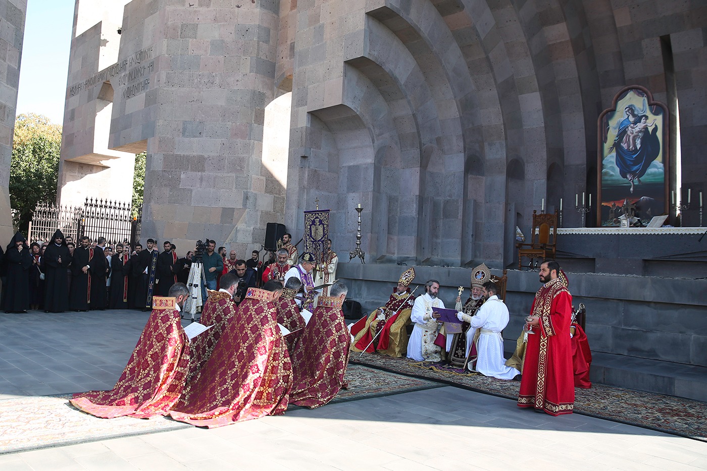 Եպիսկոպոսական ձեռնադրություն և օծում Մայր Աթոռ Սուրբ Էջմիածնում (նկարներ) 17 EPS dzernadrutyun 8