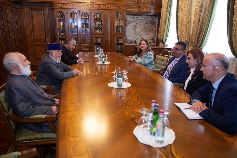 Ամենայն Հայոց Կաթողիկոսն ընդունեց Լիբանանի Հանրապետության սոցիալական հարցերի նախարարին 12 Libananai socp nakharar 1