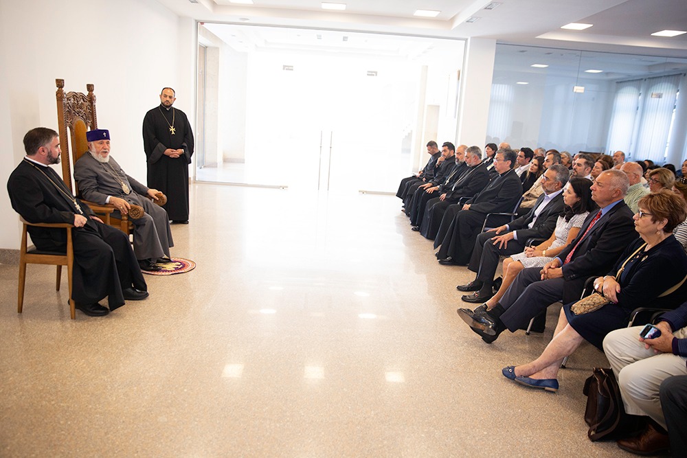 Ամենայն Հայոց Կաթողիկոսն ընդունեց ԱՄՆ Հայոց Արևելյան և Արևմտյան թեմերի ուխտավորներին (նկարներ) 13 AMN arevelyan arevmtyan tem 2