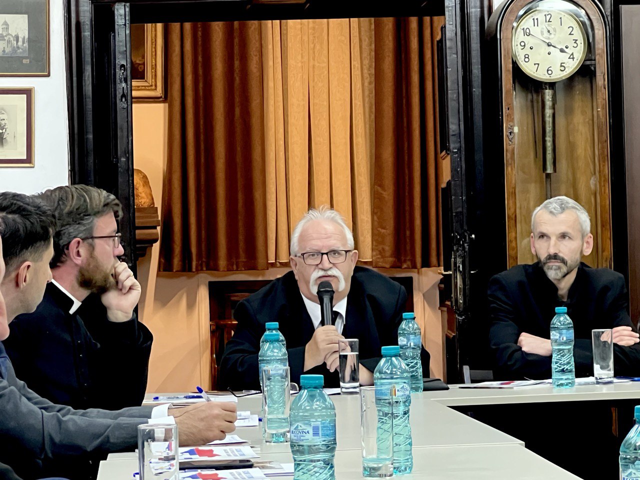 Բուխարեստում տեղի ունեցավ քննարկում՝ նվիրված Արցախի հոգևոր-մշակութային ժառանգության պահպանությանը և արցախահայերի սոցիալական կացությանը 13 Bukharest qnnarkum 2