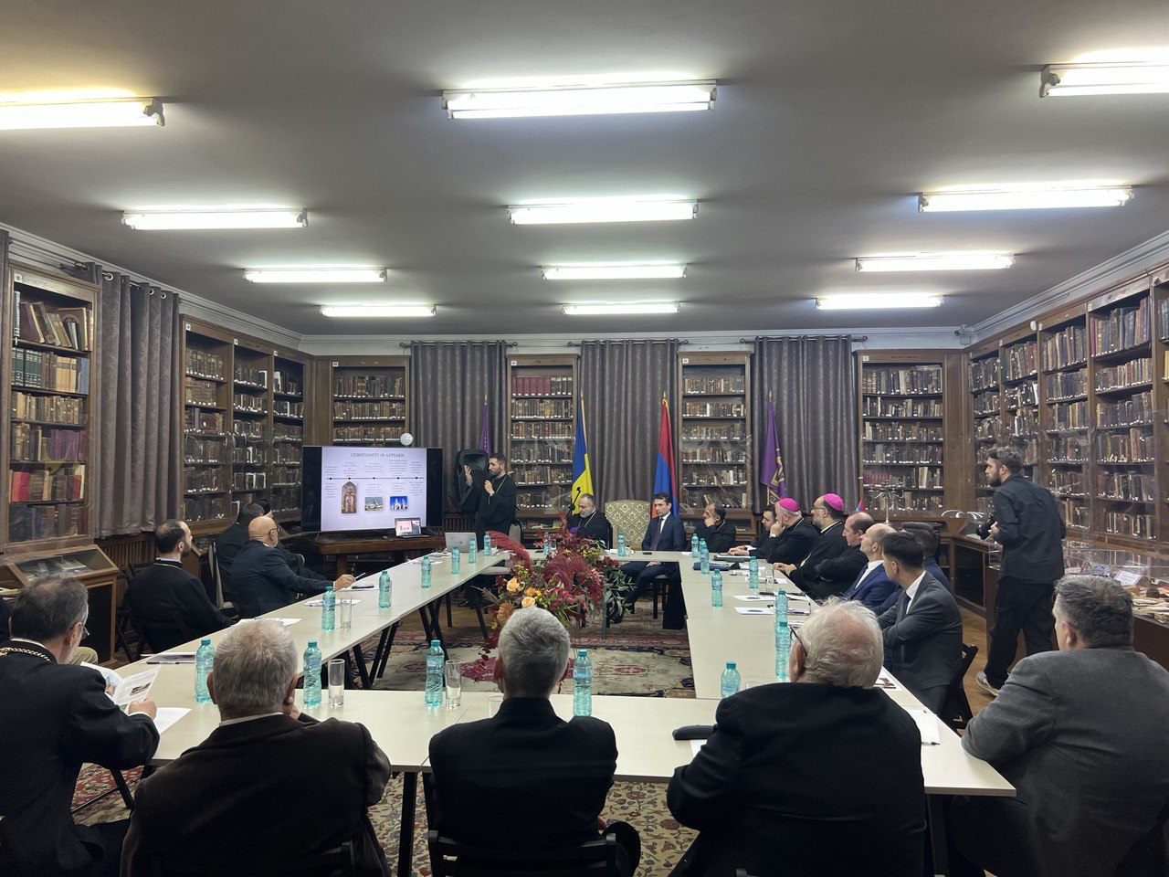 Բուխարեստում տեղի ունեցավ քննարկում՝ նվիրված Արցախի հոգևոր-մշակութային ժառանգության պահպանությանը և արցախահայերի սոցիալական կացությանը 14 Bukharest qnnarkum 3