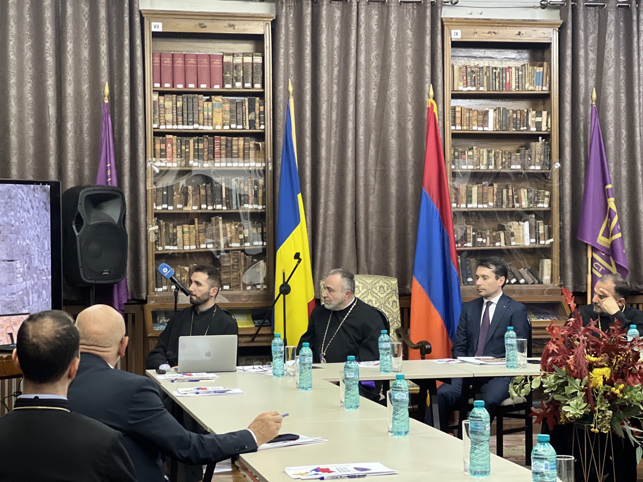 Բուխարեստում տեղի ունեցավ քննարկում՝ նվիրված Արցախի հոգևոր-մշակութային ժառանգության պահպանությանը և արցախահայերի սոցիալական կացությանը 16 Bukharest qnnarkum 5