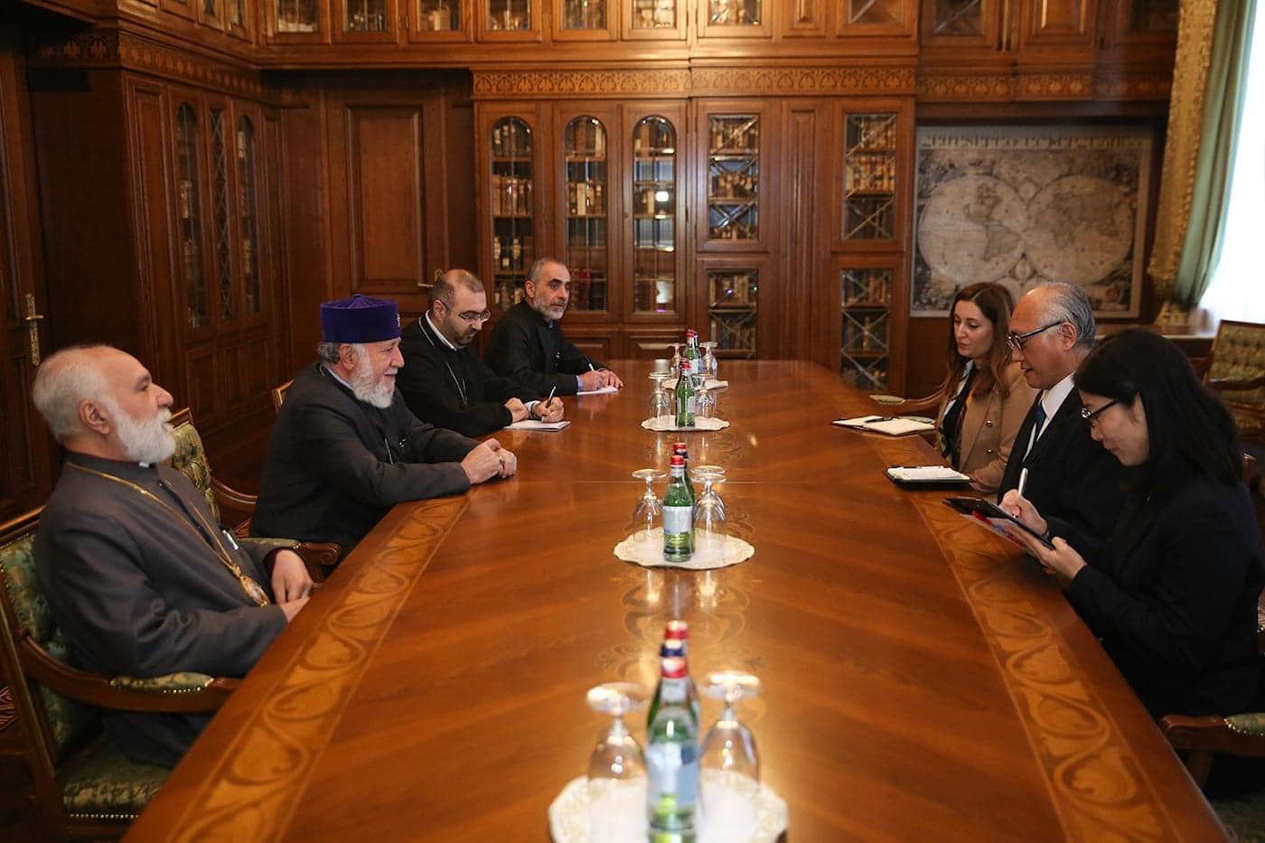 Ամենայն Հայոց Կաթողիկոսը հրաժեշտի հանդիպում ունեցավ ՀՀ-ում Ճապոնիայի դեսպանի հետ (նկարներ) 12 Chaponiayi despan 1