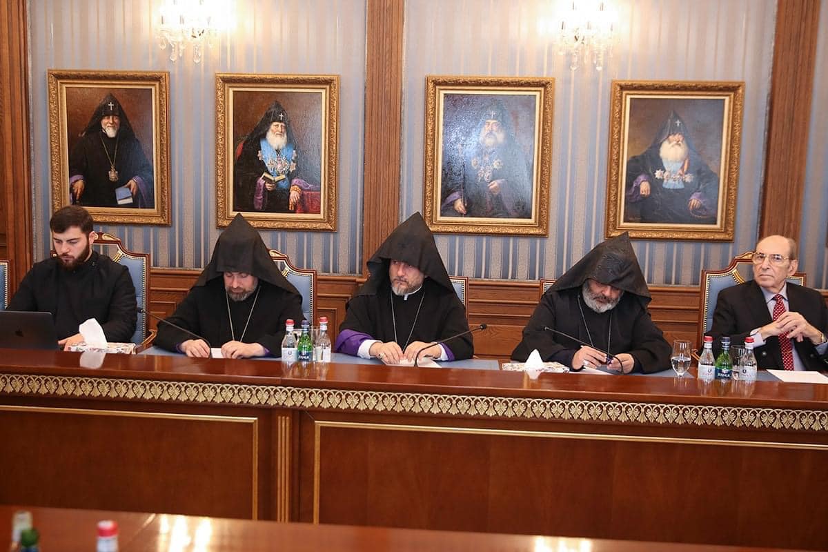 Մայր Աթոռ Սուրբ Էջմիածնում սկսվեց Գերագույն հոգևոր խորհրդի ժողովը (նկարներ) 21 GHK joghov avart 10