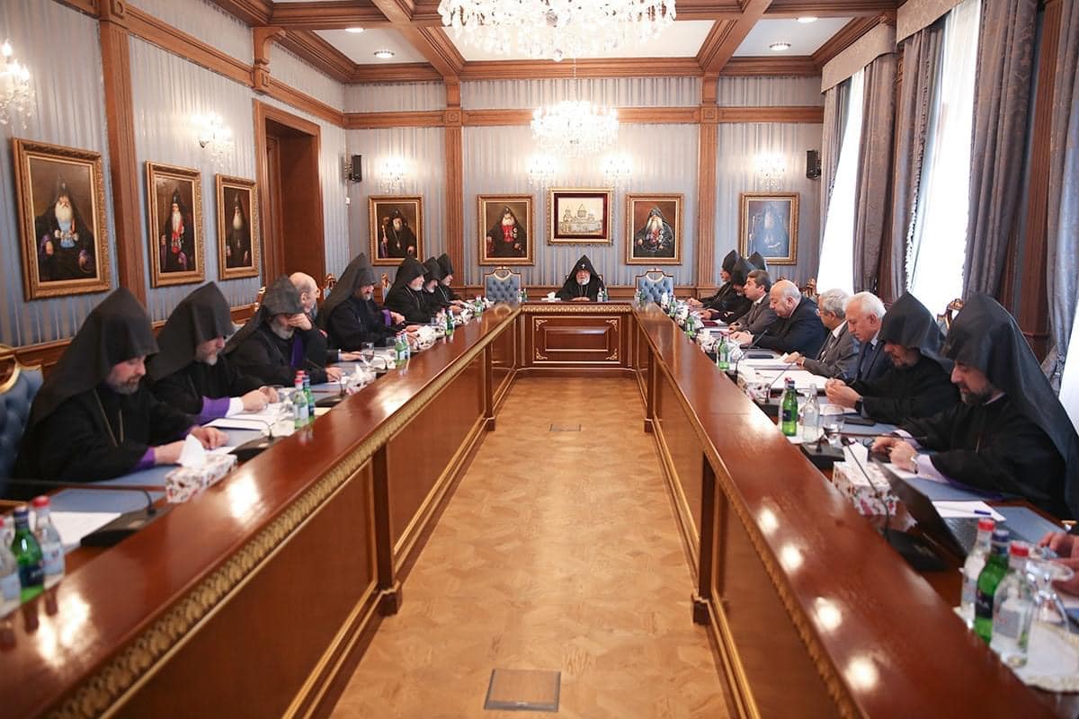Մայր Աթոռ Սուրբ Էջմիածնում սկսվեց Գերագույն հոգևոր խորհրդի ժողովը (նկարներ) 13 GHK joghov avart 2