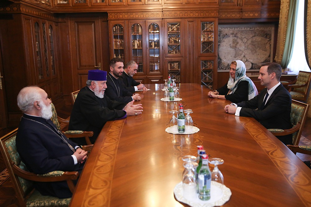 Ամենայն Հայոց Կաթողիկոսն ընդունեց ՀՀ-ում Բելգիայի թագավորության նորանշանակ դեսպանին (նկարներ) 13 Hungaria halatsyal qristonyaner 2