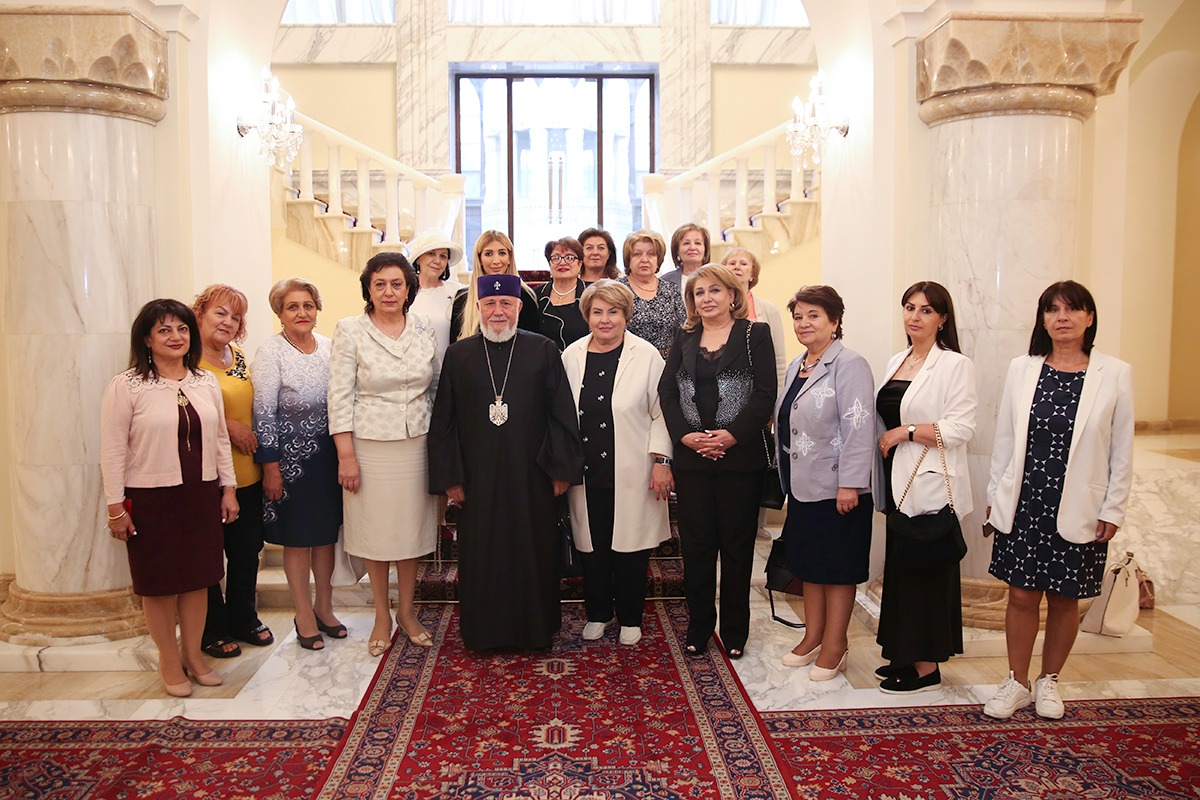 Ամենայն Հայոց Կաթողիկոսն ընդունեց Հայ կանանց միջազգային միության անդամներին 13 Kananc miutyun 2