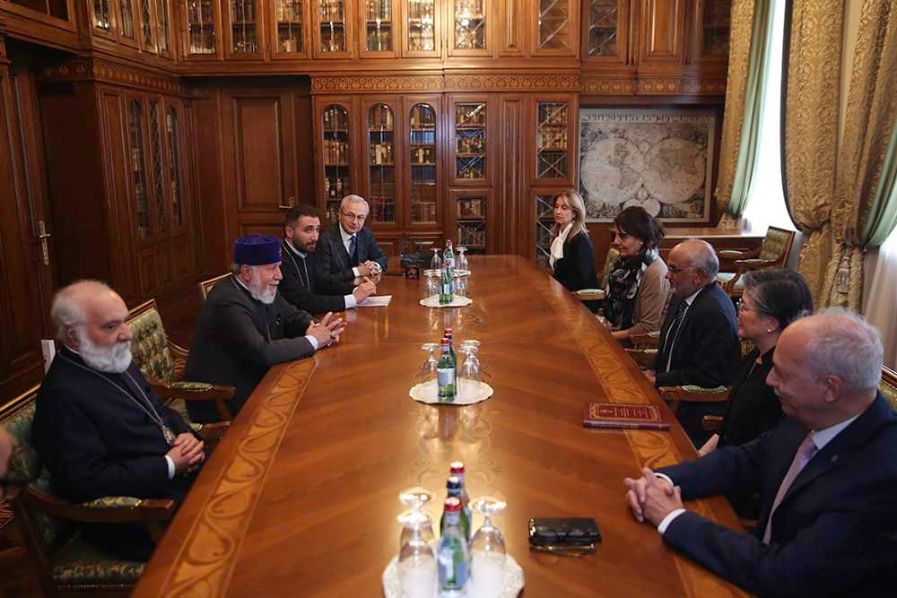 Ամենայն Հայոց Կաթողիկոսն ընդունեց տեղեկատվական տեխնոլոգիաների ոլորտում 2022 թ. ՀՀ պետական մրցանակի դափնեկրին (նկարներ) 12 TT volorti dapnekir 1
