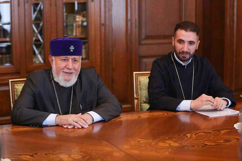 Ամենայն Հայոց Կաթողիկոսն ընդունեց տեղեկատվական տեխնոլոգիաների ոլորտում 2022 թ. ՀՀ պետական մրցանակի դափնեկրին (նկարներ) 13 TT volorti dapnekir 2