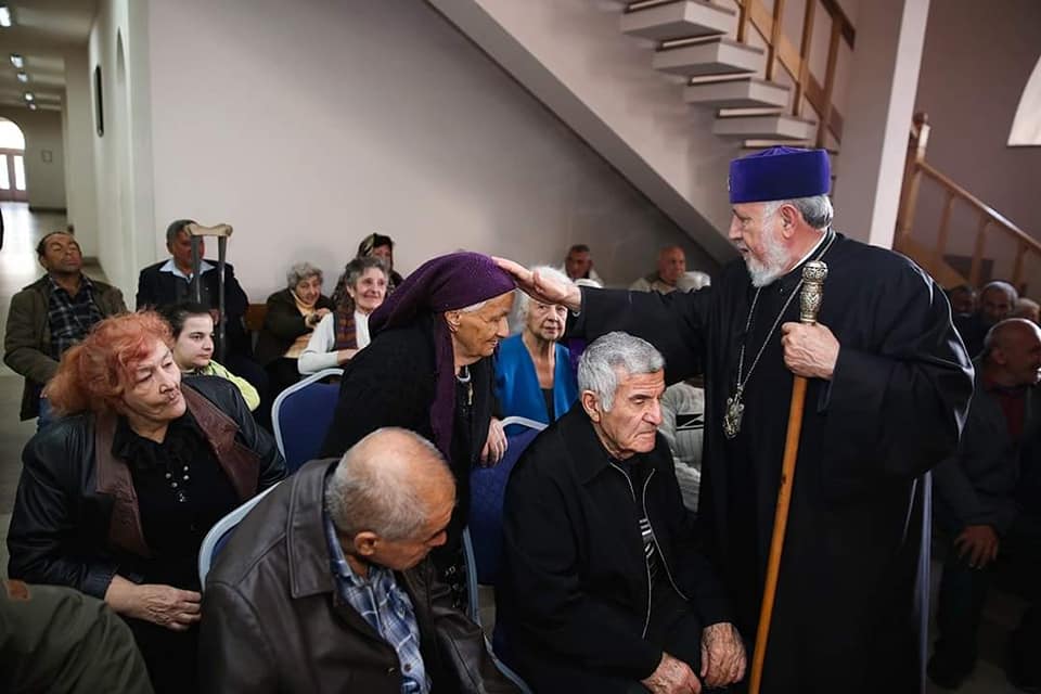 Ամենայն Հայոց Կաթողիկոսն իր օրհնությունը բաշխեց Երևանի N 1 տուն-ինտերնատի բնակիչներին (նկարներ) 24 Tun internat 13
