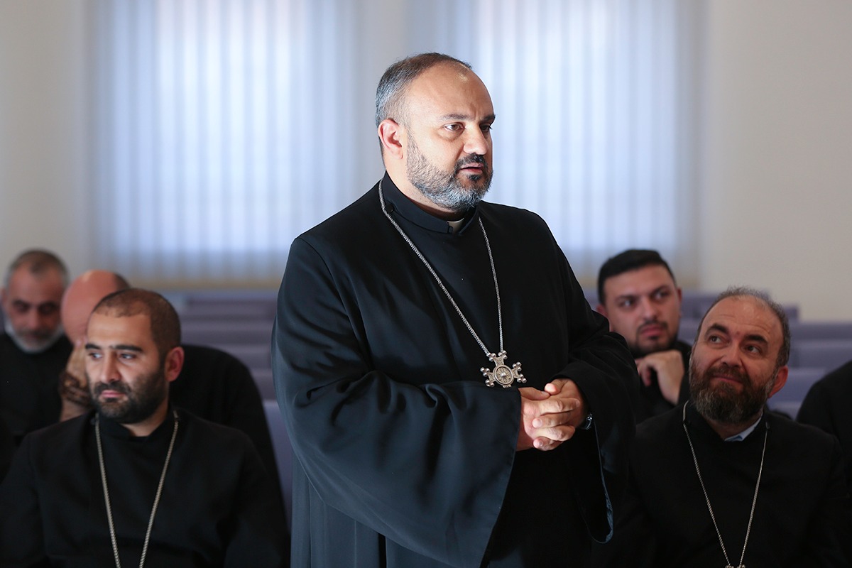 Ամենայն Հայոց Կաթողիկոսը հանդիպում ունեցավ Մայր Աթոռում վերապատրաստման դասընթացներն ավարտած եկեղեցականների հետ (նկարներ) 18 Verapatrastman qahananer 7