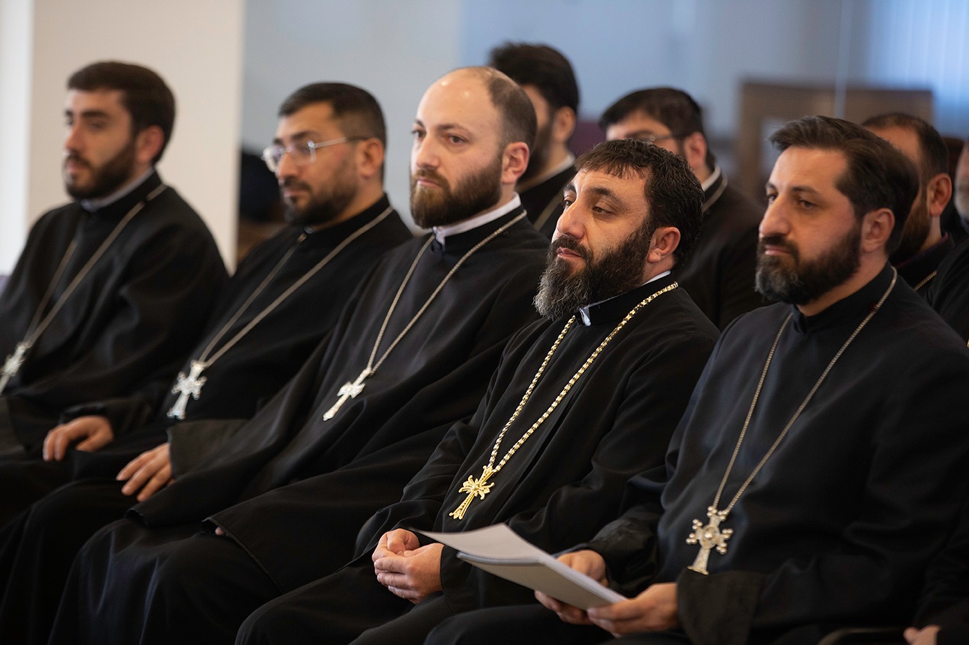 Ամենայն Հայոց Կաթողիկոսը հանդիպում ունեցավ Մայր Աթոռում վերապատրաստման դասընթացներն ավարտած եկեղեցականների հետ 15 Qahanneri het handipwum 4