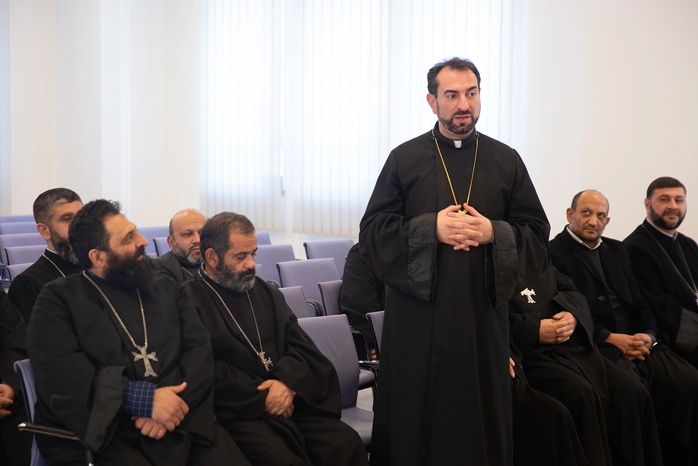 Ամենայն Հայոց Կաթողիկոսը հանդիպում ունեցավ Մայր Աթոռում վերապատրաստման դասընթացներն ավարտած եկեղեցականների հետ 18 Qahanneri het handipwum 7