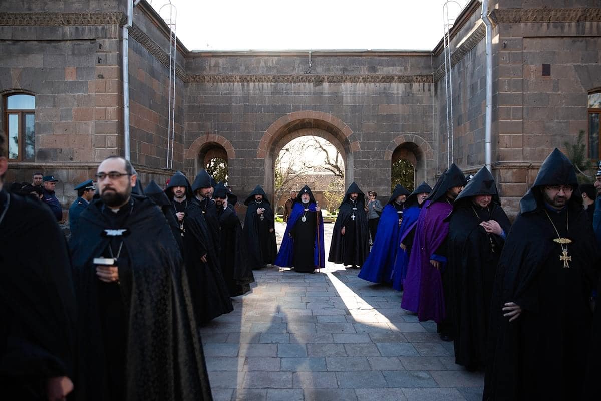 Սուրբ Հարության Ճրագալույցի Պատարագը Սուրբ Գայանե վանքում (նկարներ) 12 Chragaluc 1