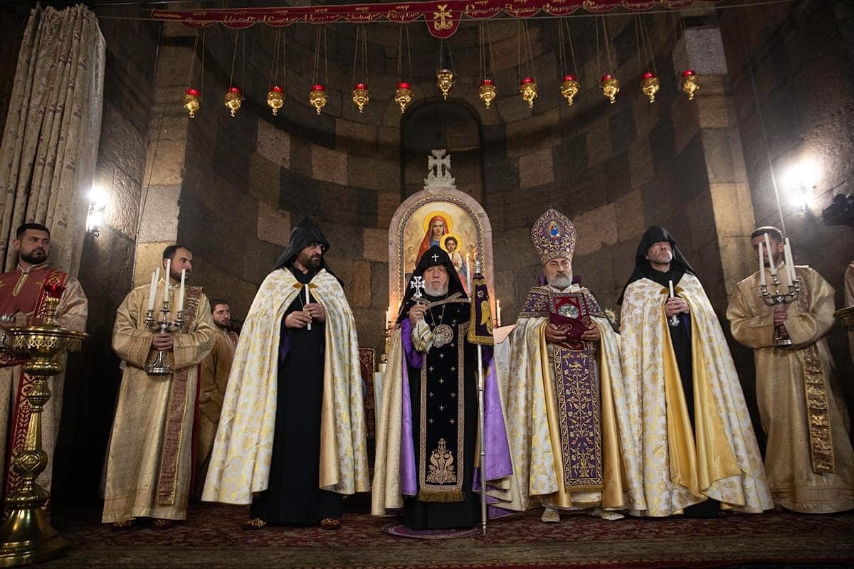 Սուրբ Հարության Ճրագալույցի Պատարագը Սուրբ Գայանե վանքում (նկարներ) 27 Chragaluc 16