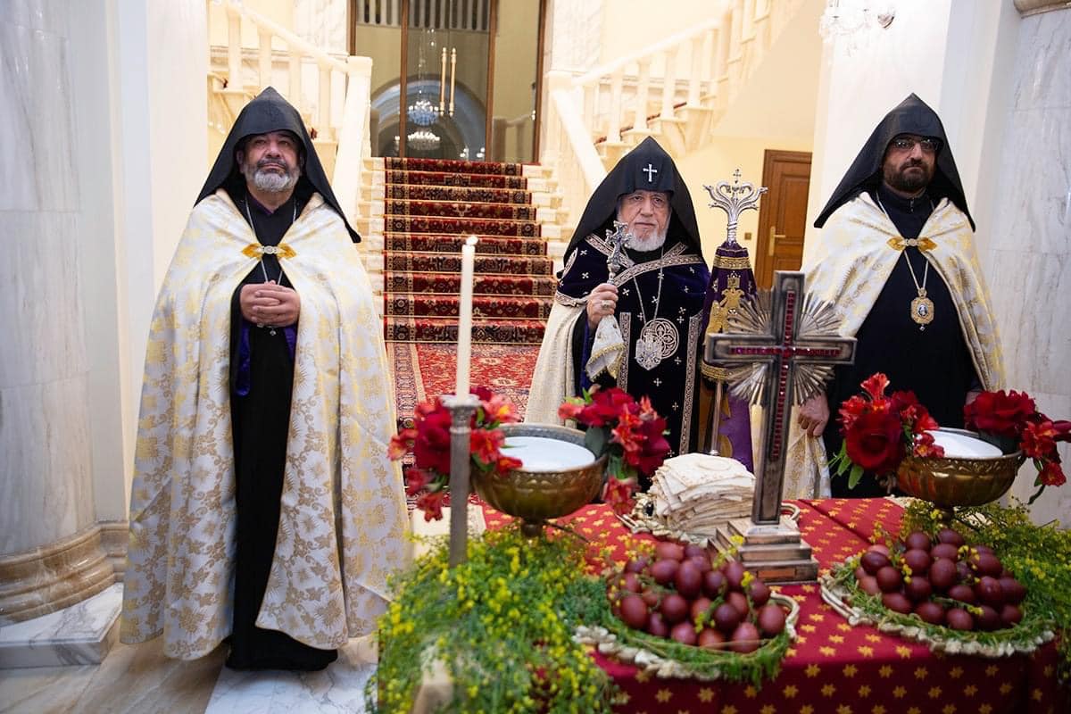 Սուրբ Հարության Ճրագալույցի Պատարագը Սուրբ Գայանե վանքում (նկարներ) 34 Chragaluc 23