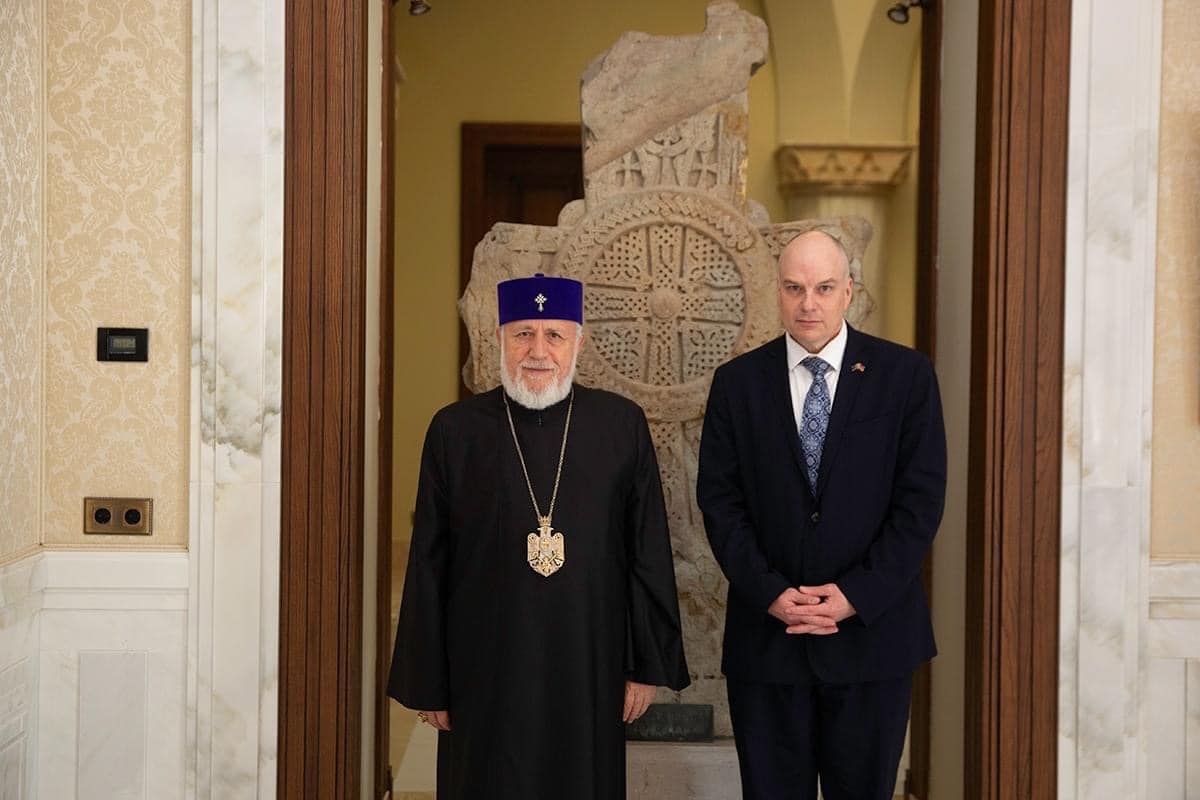 Ամենայն Հայոց Կաթողիկոսն ընդունեց ՀՀ-ում Ավստրալիայի դեսպանին (նկարներ) 15 Avstrayi despan 4