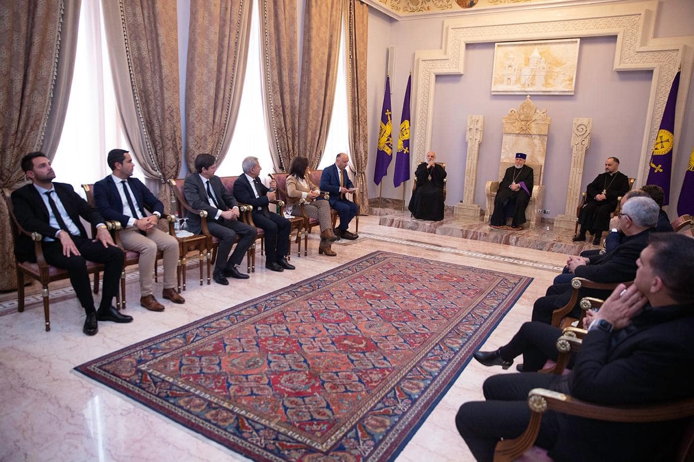 Ամենայն Հայոց Կաթողիկոսն ընդունեց Ֆրանսիայի Բուշ-դյու-Ռոնի Դեպարտամենտային խորհրդի նախագահի գլխավորած պատվիրակությանը (նկարներ) 12 Frans departament 1