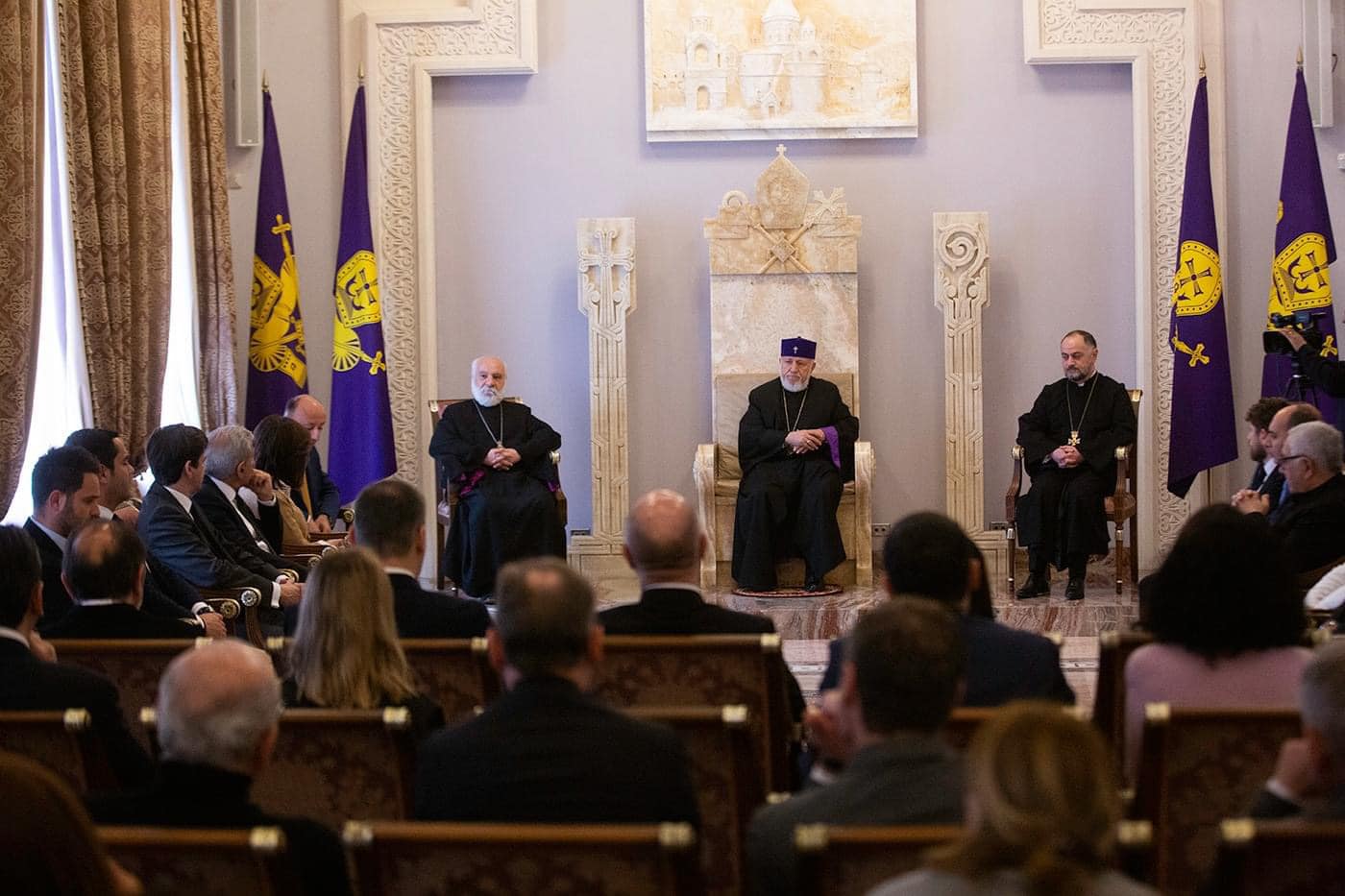 Ամենայն Հայոց Կաթողիկոսն ընդունեց Ֆրանսիայի Բուշ-դյու-Ռոնի Դեպարտամենտային խորհրդի նախագահի գլխավորած պատվիրակությանը (նկարներ) 13 Frans departament 2