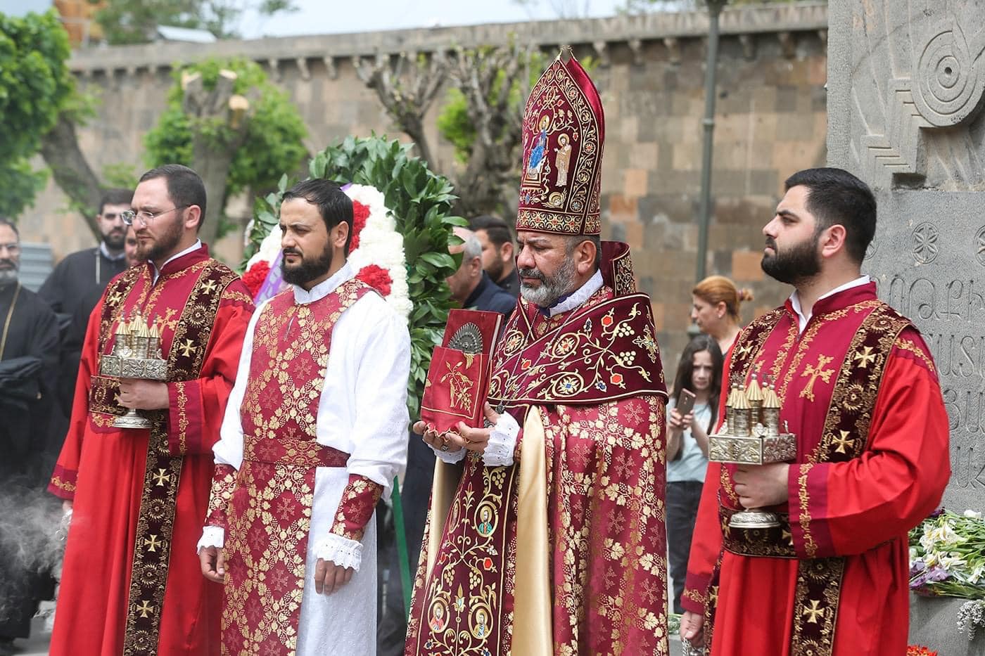 Հայոց Ցեղասպանության սուրբ նահատակների ոգեկոչման արարողությունները Մայր Աթոռ Սուրբ Էջմիածնում (նկարներ) 22 Surb nahtak 11