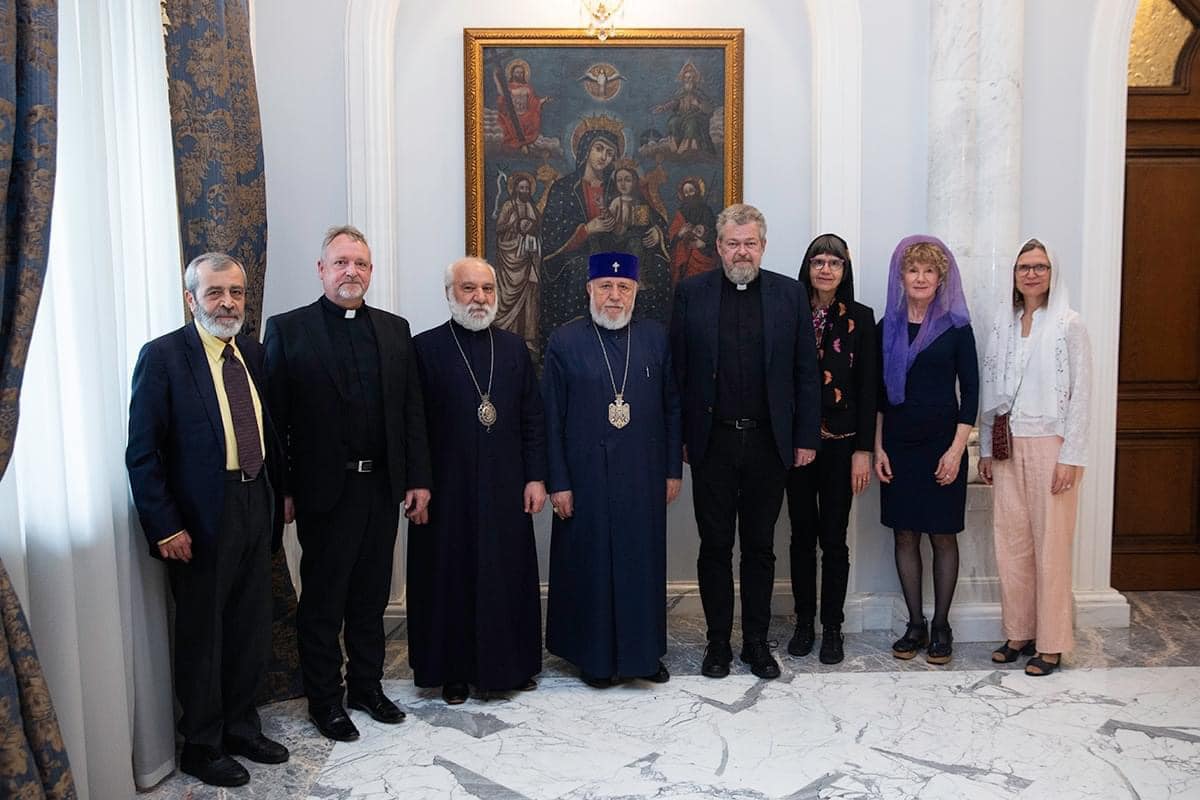 Ամենայն Հայոց Կաթողիկոսն ընդունեց «Դանիական-հայկական բարեգործական առաքելություն» ՀԿ անդամներին (նկարներ) 14 hay danikan 3