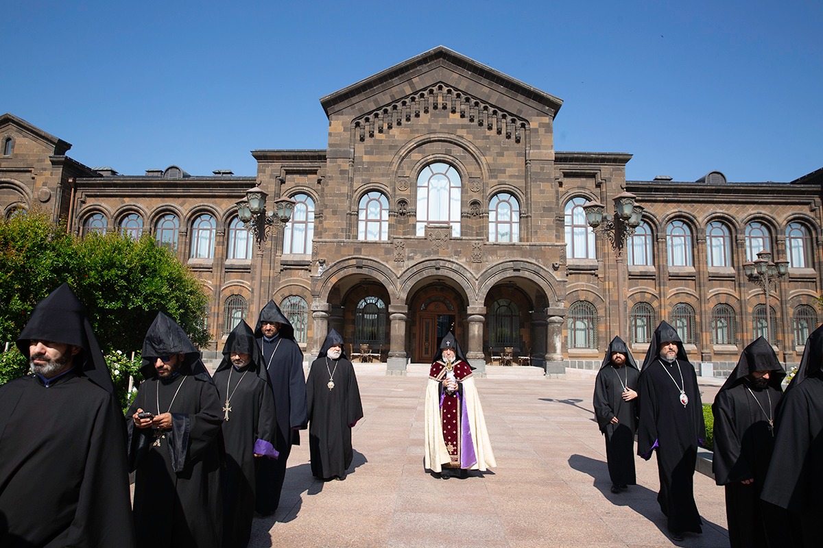 Տոնախմբվեց Սուրբ Հռիփսիմյանց կույսերի հիշատակը (նկարներ) 12 Hripsimyanc ton 1