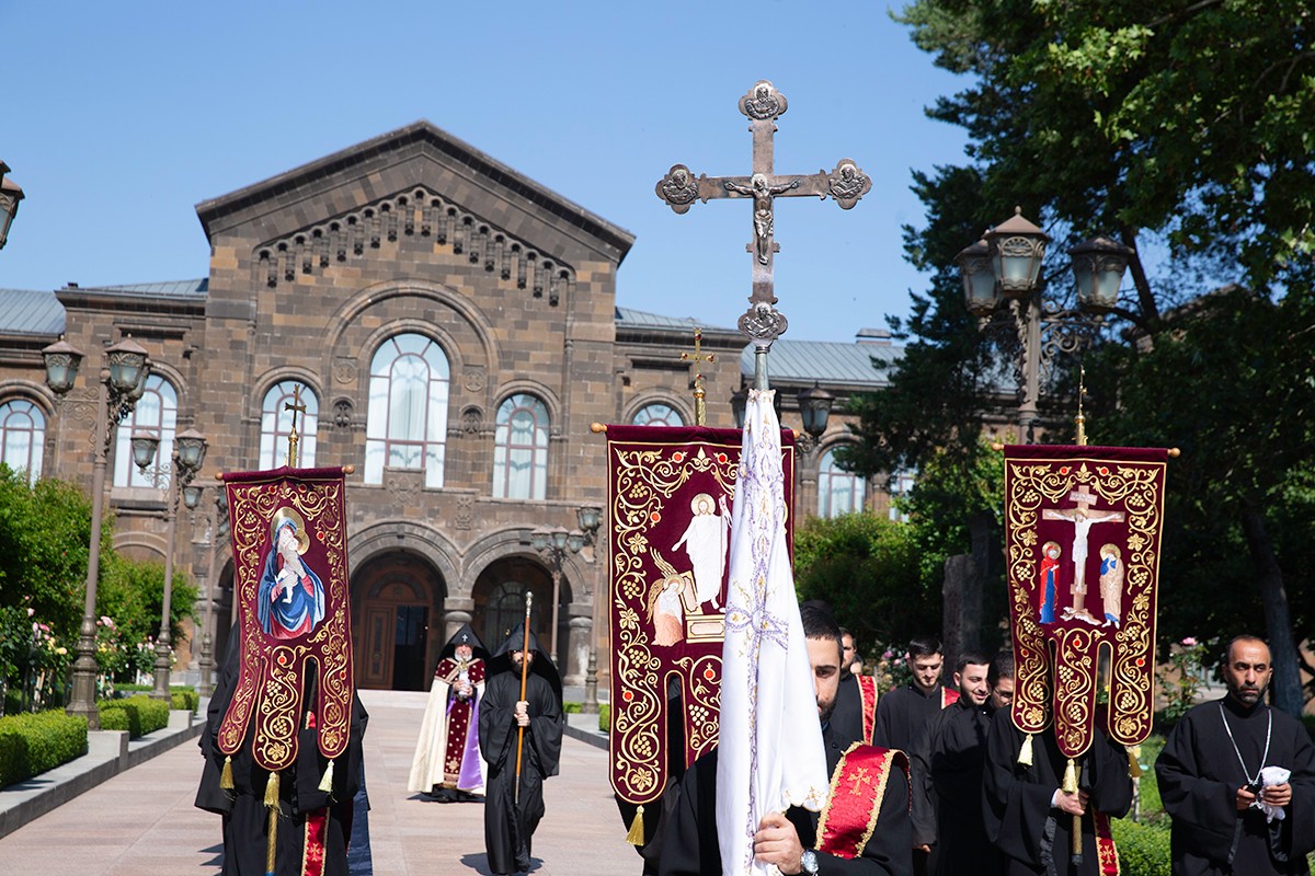 Տոնախմբվեց Սուրբ Հռիփսիմյանց կույսերի հիշատակը (նկարներ) 13 Hripsimyanc ton 2