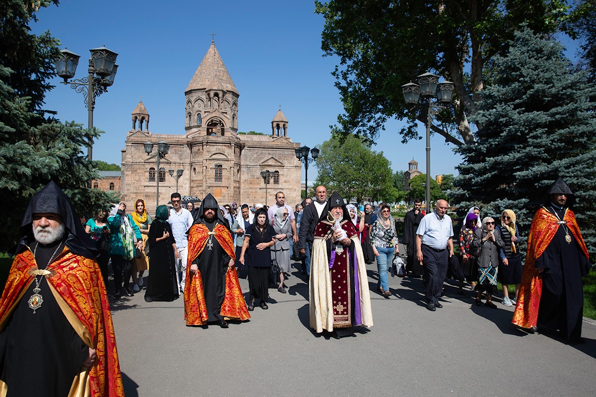 Տոնախմբվեց Սուրբ Հռիփսիմյանց կույսերի հիշատակը (նկարներ) 14 Hripsimyanc ton 3