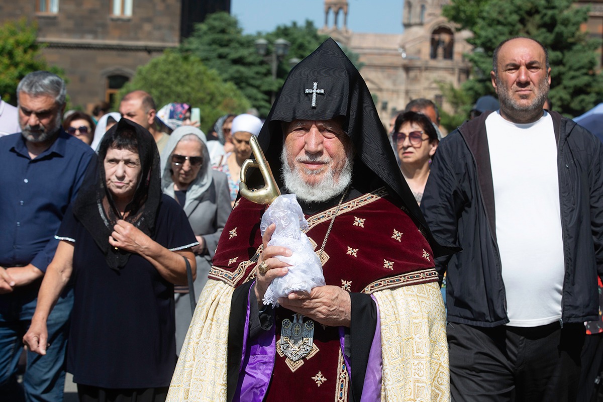 Տոնախմբվեց Սուրբ Հռիփսիմյանց կույսերի հիշատակը (նկարներ) 15 Hripsimyanc ton 4