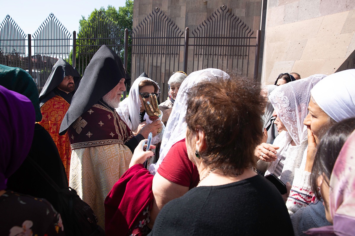 Տոնախմբվեց Սուրբ Հռիփսիմյանց կույսերի հիշատակը (նկարներ) 16 Hripsimyanc ton 5