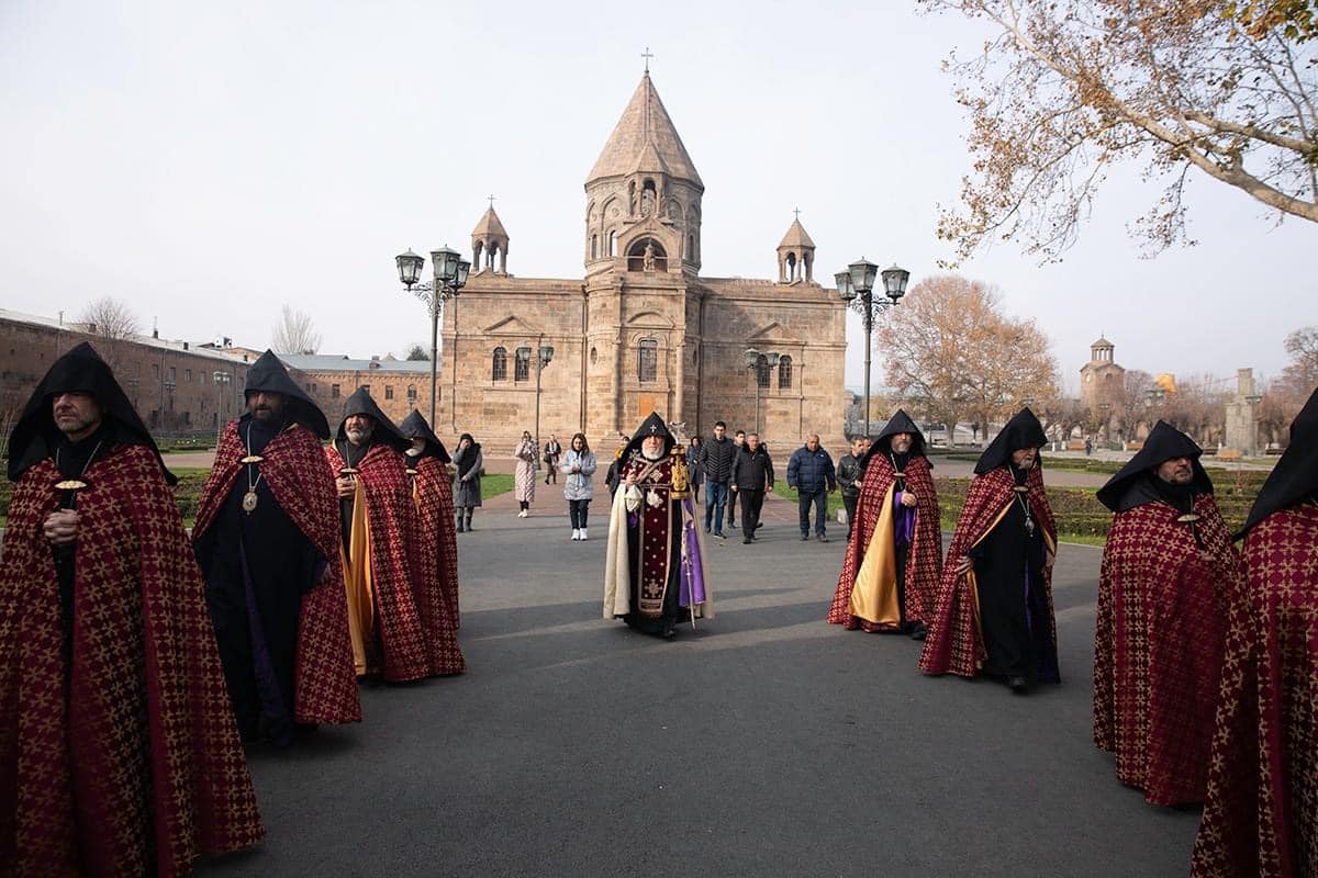 Սրբոց Հրեշտակապետաց եկեղեցի բերվեց Սուրբ Ներսես Շնորհալի հայրապետի մասունքակիր խաչը (նկարներ) 20 Masunk 10