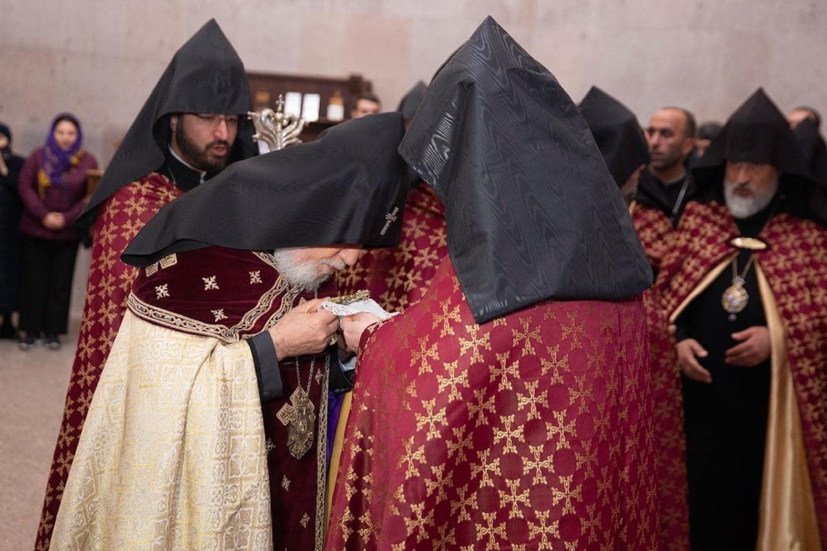Սրբոց Հրեշտակապետաց եկեղեցի բերվեց Սուրբ Ներսես Շնորհալի հայրապետի մասունքակիր խաչը (նկարներ) 22 Masunk 12