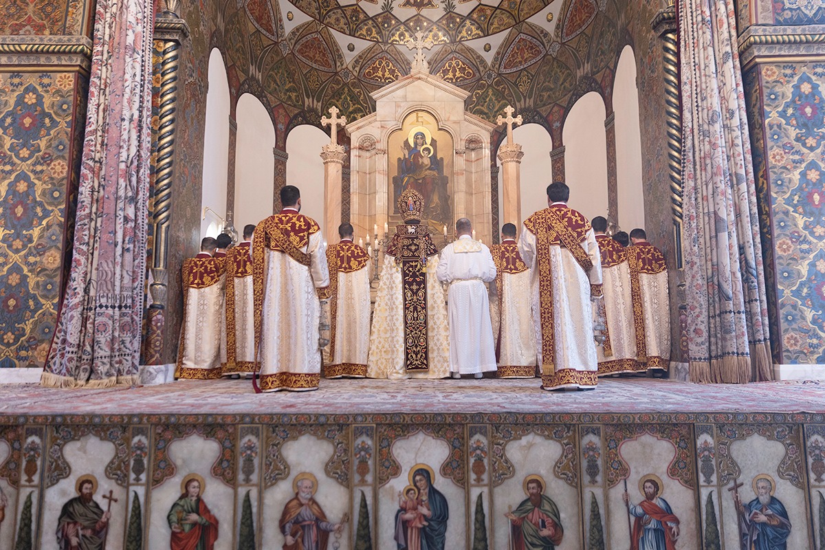Մայր Աթոռում Սուրբ Պատարագից հետո ուխտավորներին բաշխվեց մատաղ և օրհնված ջուր (նկարներ) 26 Matagh