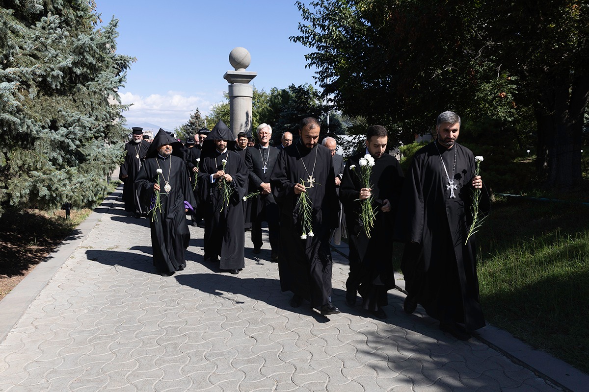 Tsiternakaberd aghotq 8